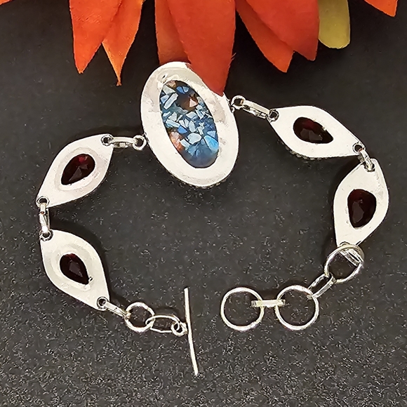 Spiny Oyster Turquoise / Garnet Bracelet - Picture 4 of 4